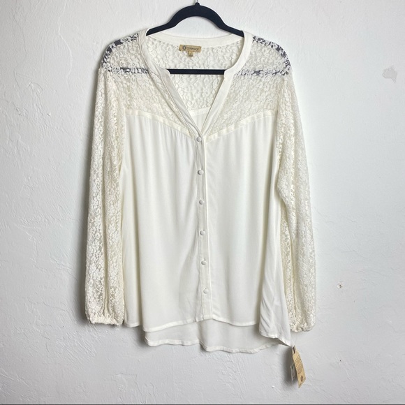 Democracy Tops - Democracy size Large white long sleeve
